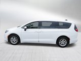 Used 2023 Chrysler Voyager LX image 4