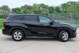 Used 2021 Toyota Highlander LE image 5