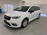 New 2025 Chrysler Pacifica Select image 4