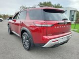 New 2025 Nissan Pathfinder SL image 3
