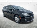 New 2025 Chrysler Pacifica Select image 2