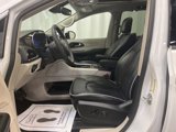 Used 2023 Chrysler Pacifica Limited image 3
