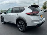 Used 2025 Nissan Rogue SV image 5