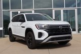 New 2025 Volkswagen Atlas Peak Edition SE image 2