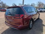 Used 2023 Chrysler Pacifica Limited image 3