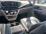 Used 2022 Chrysler Pacifica Touring-L image 4