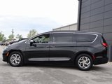 Used 2023 Chrysler Pacifica Limited image 2