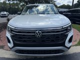 New 2026 Volkswagen Atlas Peak Edition image 2
