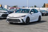 Used 2025 Toyota Camry SE image 3