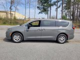 New 2025 Chrysler Pacifica Select image 4