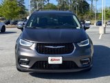 Used 2023 Chrysler Pacifica Limited image 3