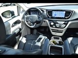 Used 2023 Chrysler Pacifica Touring-L image 5