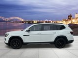 New 2025 Volkswagen Atlas Peak Edition SE image 2