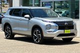 New 2025 Mitsubishi Outlander SE image 2