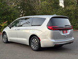 Used 2024 Chrysler Pacifica Limited image 3