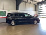 Used 2022 Chrysler Pacifica Touring-L image 4