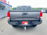 Used 2017 Toyota Tacoma TRD Off-Road image 5