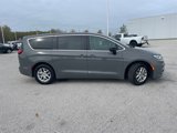 New 2025 Chrysler Pacifica Select image 2