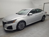 Used 2023 Nissan Altima 2.5 SV image 2