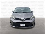 Used 2019 Toyota Sienna SE w/ SE Preferred Package image 2