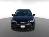 Used 2024 Chrysler Pacifica Touring-L image 4