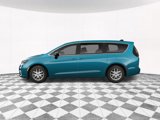 New 2025 Chrysler Pacifica Select image 4