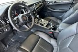 Certified 2025 Porsche Macan image 4