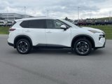 Used 2024 Nissan Rogue SV w/ SV Premium Package image 2