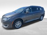Used 2020 Chrysler Pacifica Touring-L image 3