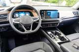Used 2025 Volkswagen Atlas SE image 2