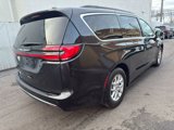 Used 2022 Chrysler Pacifica Touring-L image 5