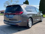 Used 2022 Chrysler Pacifica Touring-L image 5