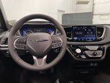 New 2025 Chrysler Pacifica Select image 5