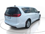 Used 2023 Chrysler Pacifica Touring-L image 4