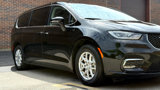 Used 2024 Chrysler Pacifica Touring-L image 2