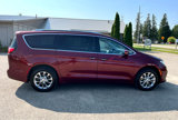 Used 2021 Chrysler Pacifica Touring-L image 6