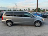 Used 2016 Chrysler Town & Country Touring image 4