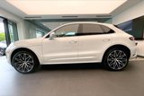 Certified 2025 Porsche Macan image 2