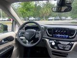 Used 2024 Chrysler Pacifica Touring-L image 4