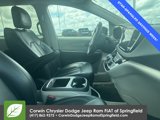 Used 2023 Chrysler Pacifica Touring-L image 2