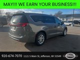Used 2023 Chrysler Pacifica Touring-L image 5