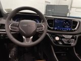 Used 2022 Chrysler Pacifica Pinnacle image 5
