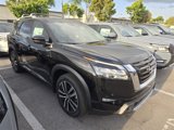 New 2025 Nissan Pathfinder Platinum image 2