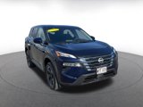 Used 2024 Nissan Rogue SV image 3