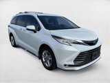 Used 2022 Toyota Sienna Limited image 3