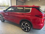 Used 2023 Mitsubishi Outlander SE image 3