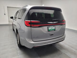 Used 2021 Chrysler Pacifica Touring-L image 6