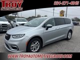 Used 2023 Chrysler Pacifica Touring-L image 4