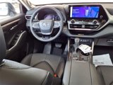New 2025 Toyota Highlander Platinum image 4