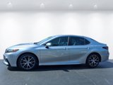 Used 2022 Toyota Camry SE image 2